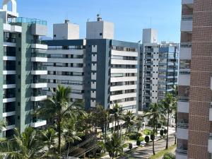 APTO RIVIERA 2 DORMS COM AR A 180 m DA PRAIA E PISCINA CLIMATIZADA ! DISPONÍVEL De 30 Jan a 05 Fev de 2026 ! Aproveite !