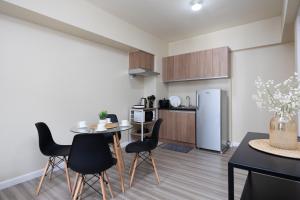 Furnished 1-Bedroom in Avida Towers Riala, Cebu IT Park with Fast WiFi, Netflix, Pool and More