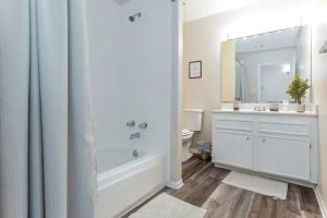 Modern 4BR Home, Central Las Vegas Location