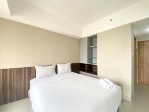 Well Furnished and Cozy Studio at Gateway Park LRT City Jatibening Apartment By Travelio