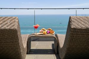 Mangata Beachfront Hotel - Rooftop Bar Sea View