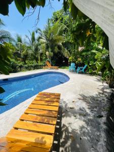 Pangea Lodge Tropical Vibe Home with Shared Pool
