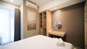 Simple 2BR Connected to Mall at Anderson Supermall Mansion Apartment By Travelio