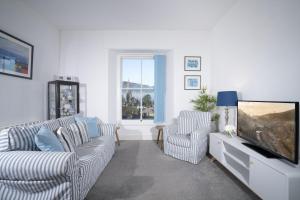 Top of the Bank Apartment