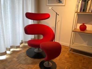 Large sunny and bright apartment with park view