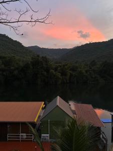 ชอว์ งาทอง รีสอร์ต Chor Ngar Thong Erawan Kanchanaburi