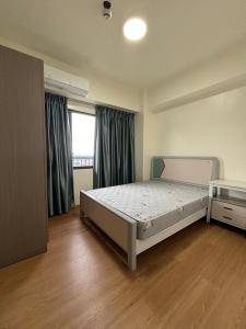 Sunny Place Condo Unit 2 BR Paranaque Near Airport, MOA, Okada
