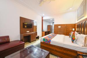 FabHotel Black Stone Palace