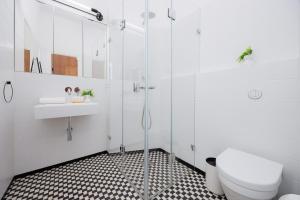 Atmospheric 1 Bedroom Apartment by Noclegi Renters