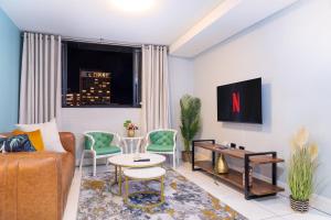 La Belle Luxury Suites - Two Executive Apartments with Pool & Gym Windhoek CBD