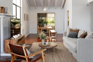 Noosa Gem in Peregian Beach - Ocean View - Steps to beach & village! Dog and family friendly