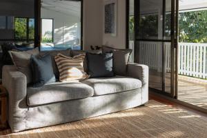 Noosa Gem in Peregian Beach - Ocean View - Steps to beach & village! Dog and family friendly