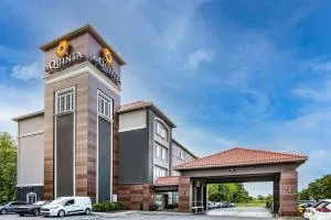La Quinta Inn & Suites by Wyndham Norfolk - Портсмут
