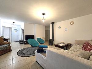 Maisons de vacances Le Parc Jean Edouard - Spa avec jacuzzi prive - Superbe villa 4 chambres - 9 couchages - 6 lits - Poele - Parking - Climatisation reversible- Terrasse ombragee et grand jardin : photos des chambres