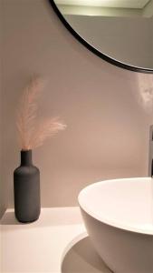 Lovely 1-Bedroom De Waterkant Apt with parking and WiFi