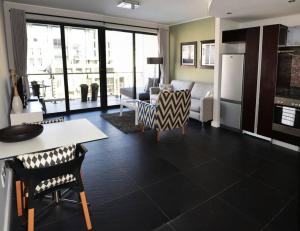 Lovely 1-Bedroom De Waterkant Apt with parking and WiFi