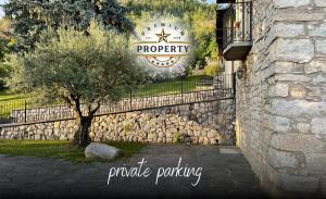 Magnificent SUNSTONE HOUSE, private parking, BBQ area, kids toys, near Como lake I Villa dei Leoni