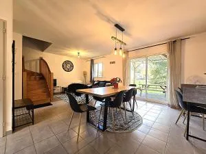 Le Clos Andrée - Charmante maison 8 personnes - 5 lits - Climatisation réversible - Parking 3 véhicules - Garage - Zone Nord Montauban - Terrasse et jardin - Lamothe-Capdeville