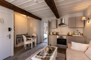 Appartements Dolphin view - 1st floor - Charming comfortable flat on the port : photos des chambres