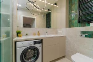 12th Floor Apartment with the River View by BookingHost