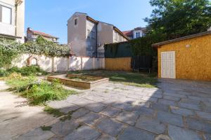 1-bedroom City Center secret gem