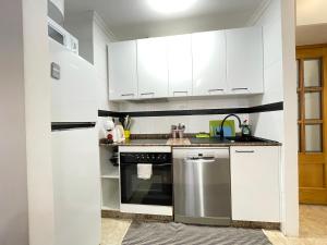 Superior La Playa! 3 Bedrooms! 2 Baths! Air Condition! Side Sea View!