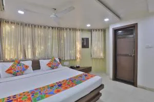 new hotel ideal - Rājpīpla