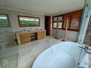 Tranquil Classic Balinese Villa