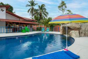 Casa Blanca Beachfront House with Shared Pool Access Pangea Lodge
