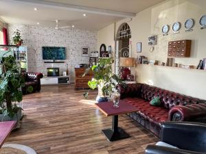 Hotels Le Crist'Al, hotel et restaurant, partiellement climatise, en front de mer et centre ville : photos des chambres