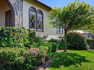 Santos 20th century cottage