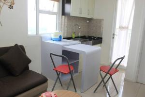 PaRes Apt 2BR Unit 1 by eRJe