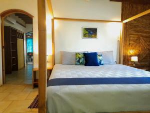 Casa Blanca Beachfront House with Shared Pool Access Pangea Lodge