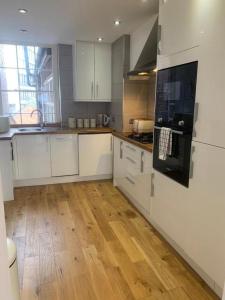 City Centre Luxury Triplex Apartment Sleeps 7