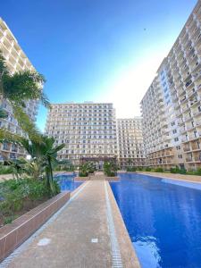 Laugh tale Staycation