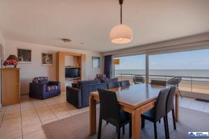 Quo Vadis 0501 - 2 slaapkamers tot 6p - prachtig zeezicht - met garage