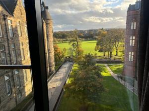 Executive Quartermile apartment near to Castle University with park view
