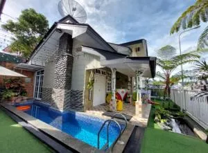Villa puncak bogor 4 BR di kota bunga lengkap dengan kolam & biliard - Cibadak