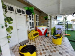 Villa puncak bogor 4 BR di kota bunga lengkap dengan kolam & biliard