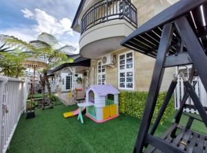 Villa puncak bogor 4 BR di kota bunga lengkap dengan kolam & biliard