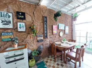 Villa puncak bogor 4 BR di kota bunga lengkap dengan kolam & biliard