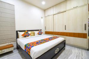 FabHotel De Alphabet II - Nr Ameerpet Metro Station