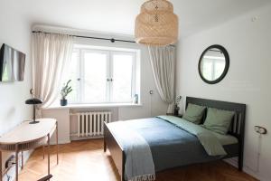 Teika No 2 Apartment-Retro on Brivibas street-free Parking