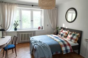 Teika No 2 Apartment-Retro on Brivibas street-free Parking