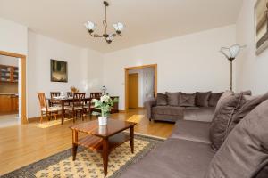 Family Apartment with Parking Mokotów Warsaw by Noclegi Renters