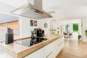 Lanaken Retreat: Pool Jacuzzi and Sauna