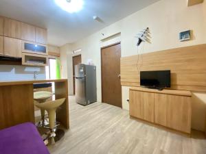 Cozy 3BR Furnished Apartment at Gateway Ahmad Yani Cicadas By Travelio