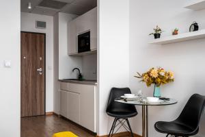 Prymasa Tysiąclecia 83A Free Garage by Perfect Apart