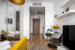 Prymasa Tysiąclecia 83A Free Garage by Perfect Apart