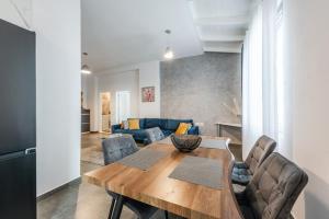 Royal Hill Apartments by PS